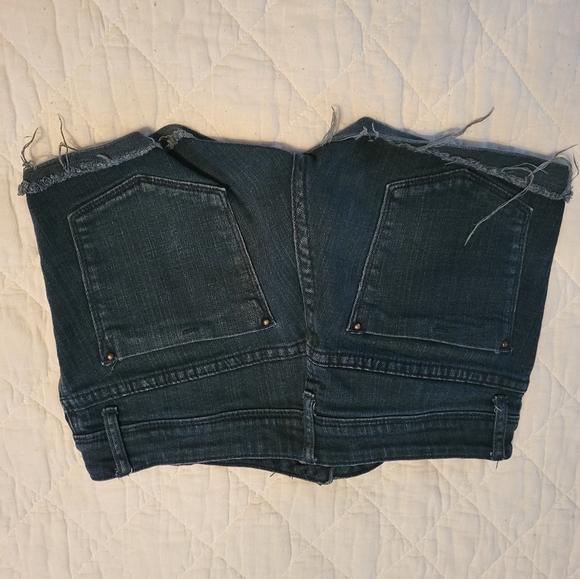 Delias Shorta - Picture 2 of 2